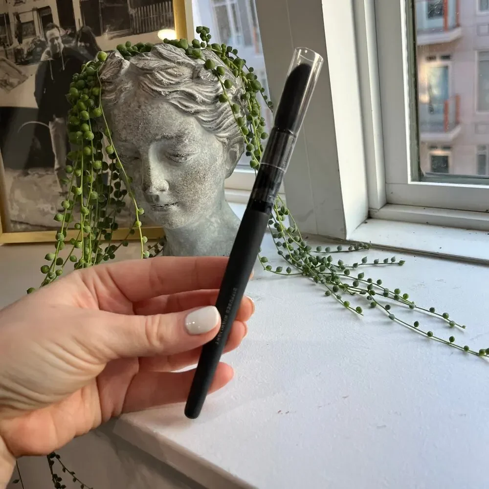 NEW BareMinerals Diffused Highlighter Brush